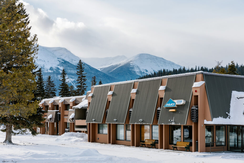 Jonview Hotel-Marmot Lodge-Jonview-YJAMA_exterior_002 | MagicBus Tours